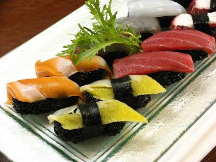 суши с черным рисом | Фото-3880 | суши, роллы, сашими
