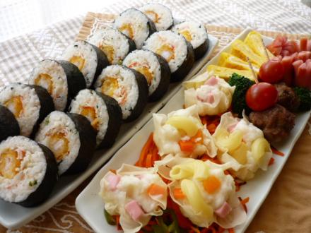  | Вот так обедают японцы  | суши, роллы, сашими