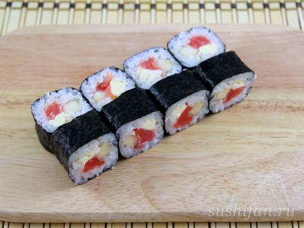 Тонкий ролл с семгой, грушей и плавленным сыром | суши, роллы, сашими
