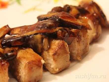 Свиной стэйк с грибами шиитаке под соусом терияки | суши, роллы, сашими